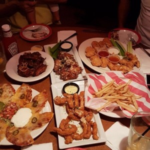 todtado nachos, garlic wings, 3 for all, calamares y bucket de alitas