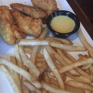 Chicken Finger con Papas Fritas