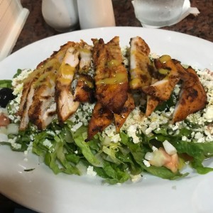 ensalada griega con pollo