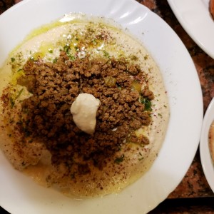 Hummus con carne
