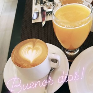 capuchino y jugo de naranja