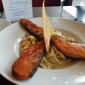 Spaghetti con salmon