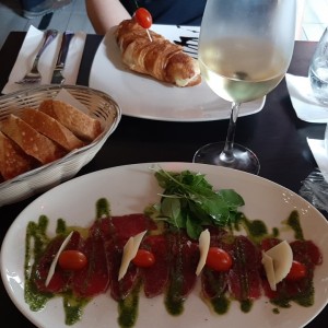 carpaccio y croissant