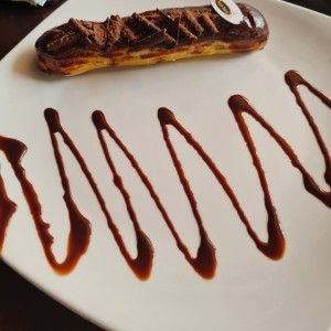 Pattisseries - Eclair de Chocolate