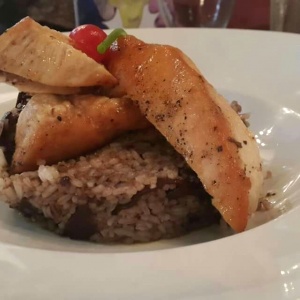 Pollo y Arroz con ciruela