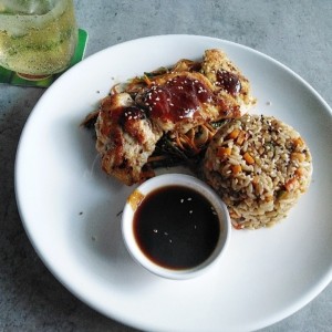 Pollo Teriyaki y arroz Yakimeshi