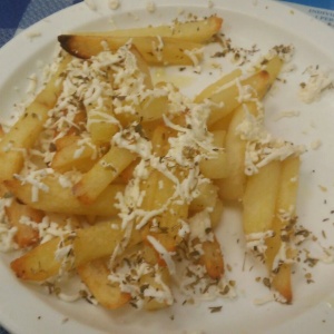 Papas con queso feta 