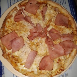 pizza de pollo con extra de jamon