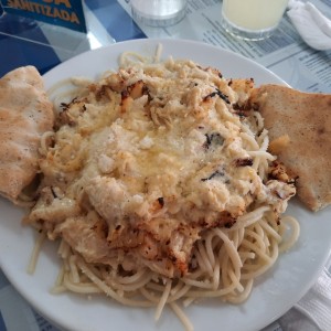 Spaghettis con pollo y alfredo