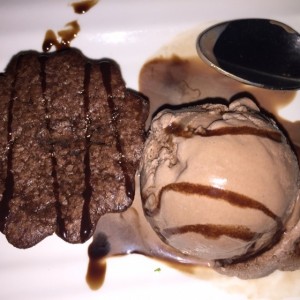 brownie con helado de chocolate