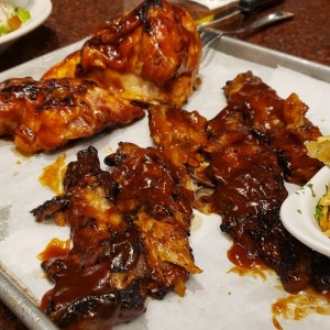 Costillas y Pollo bbq