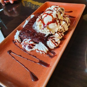 Browni con helado