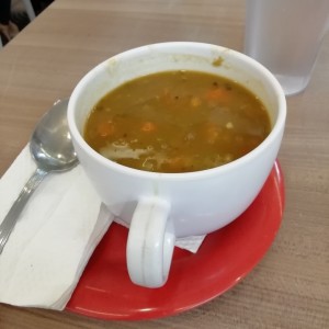 Sopa de lenteja con carne