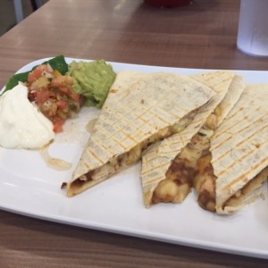 bean quesadilla con pollo