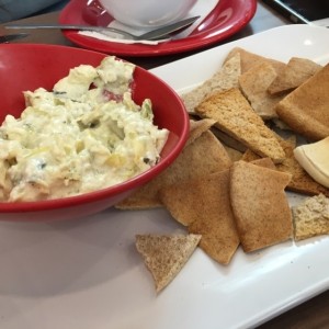 Dip de alcachofa y pesto