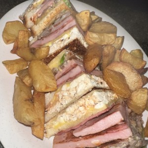 EMPAREDADOS - Club Sandwich