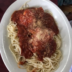 Spaghetti con Pollo Guisado
