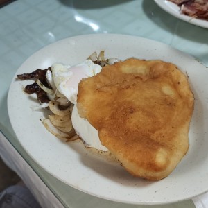 Desayunos - Bistec Encebollado