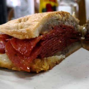 pastelito de carne con peperoni