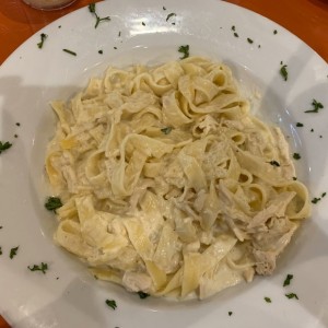 Fettuccini Alfredo (pollo)