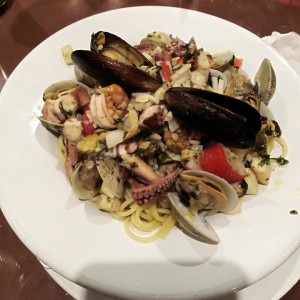 Spaghetti al olio con mariscos