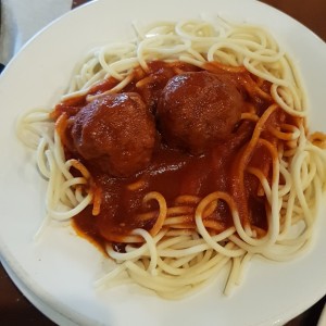 Spaguetti con albondigas