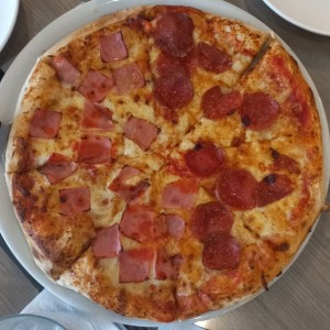 Pizzas - Pizza con Pepperoni + Jamón