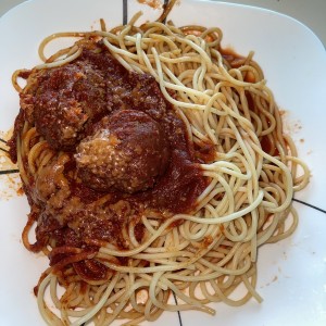 Spaguetti con albondigas