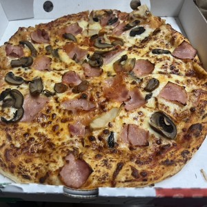 Pizzas - Pizza con Jamón y hongos