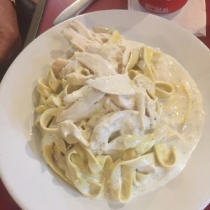 Fettuccine alfredo con pollo