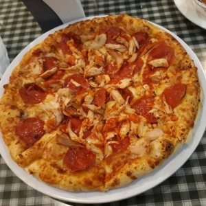 Pizza de pollo y peperronni