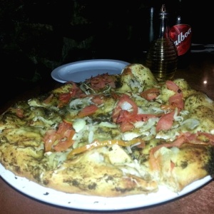 Focaccia con pesto y tomate