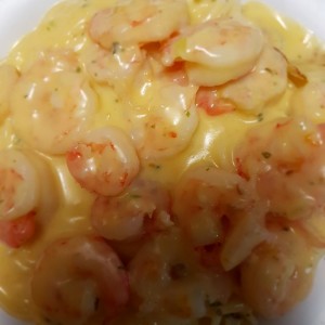 espaguetis con camarones en salsa blanca