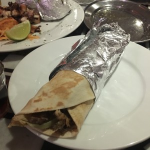 shawarma mixto un poco seco pero sabroso