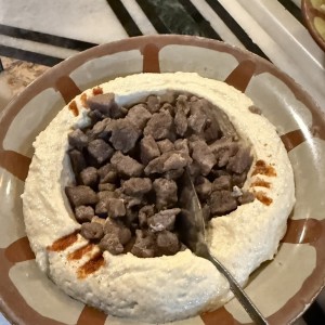 Hummus con carne