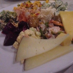 Exquisito y variado Salad Bar