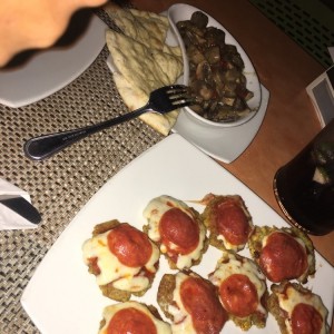 hongos salteados con pita y pizzacones