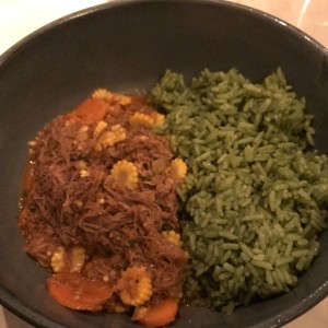 ropa vieja con arroz verde