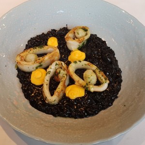 Risotto de calamares en su tinta