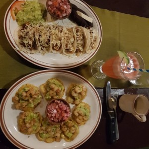 Tacos Mixtos y Patacones Rellenos con Camarones