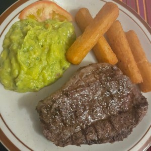 putaso con guacamole y yuca