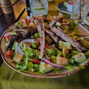 Ensalada Mixta con Aguacate con carne