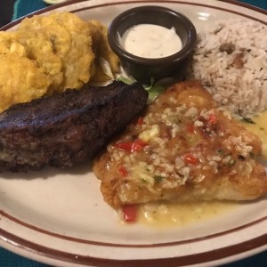 Puyaso y Corvina con Arroz y Patacones