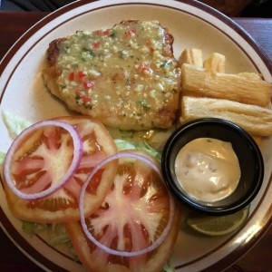 Corvina con Yuca Frita