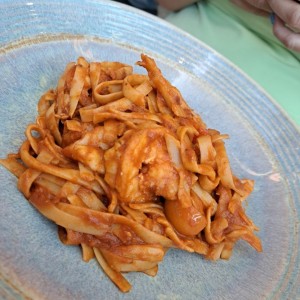 Langostinos con Tomate y Curry