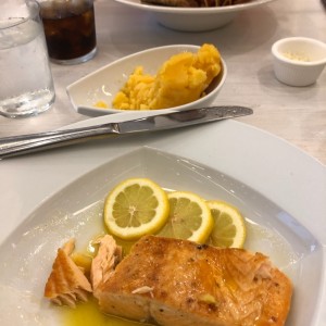 salmon a la mantequilla y limon