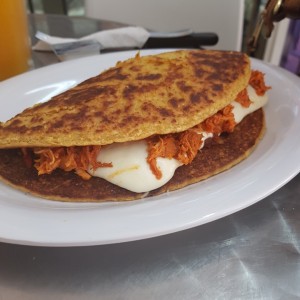 cachapa queso con pollo