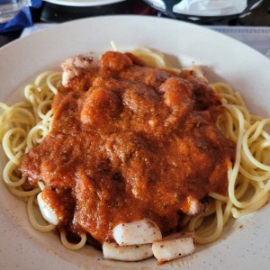 Spaghetti con Mariscos Mixtos