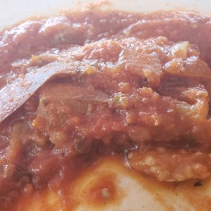 berenjena en salsa roja