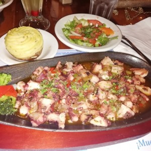 pulpo al ajillo